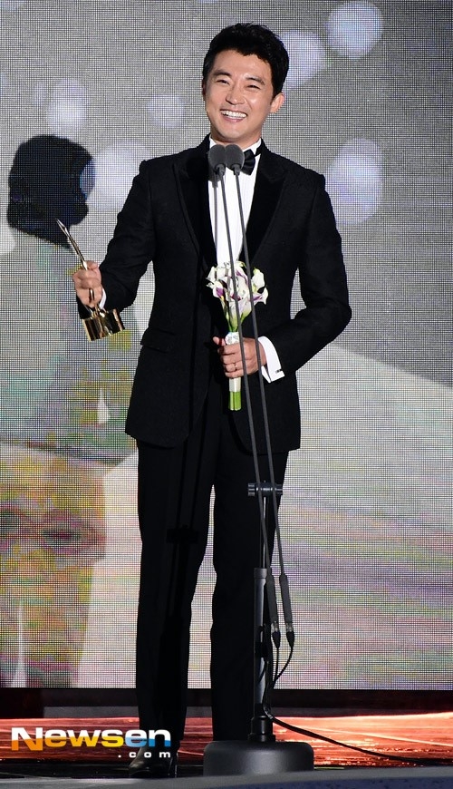 Song Joong Ki noi ve tin cuoi Song Hye Kyo khi nhan giai lon hinh anh 8