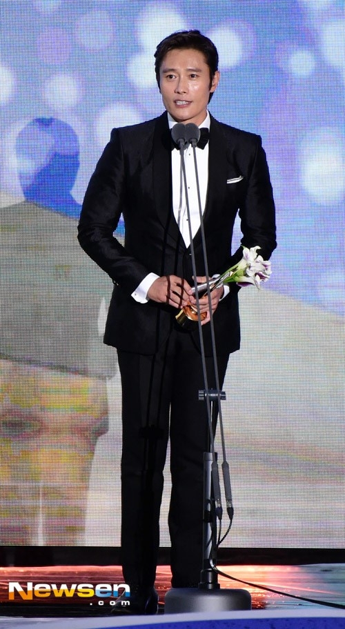 Song Joong Ki noi ve tin cuoi Song Hye Kyo khi nhan giai lon hinh anh 9