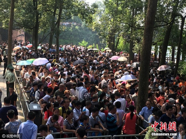 589 triệu người đổ xô đi du lịch trong tuần nghỉ lễ: Hãi hùng... - Ảnh 10.