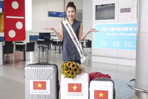 Á hậu 1 cuộc thi Hoa hậu Biển Việt Nam 2016 chuẩn bị kỹ lưỡng về trang phục với bốn valy quần áo.