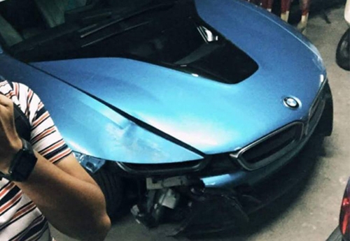 bmw-i8-mau-doc-sieu-xe-xau-so-nhat-tai-viet-nam-1