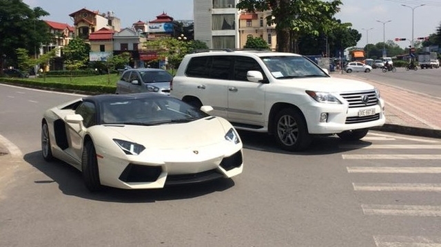  Lamborghini Aventador LP700-4 Roadster 