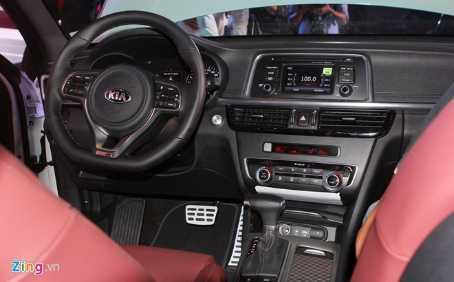 Kia Optima re hon Toyota Camry gan 400 trieu ra mat o VN hinh anh 2