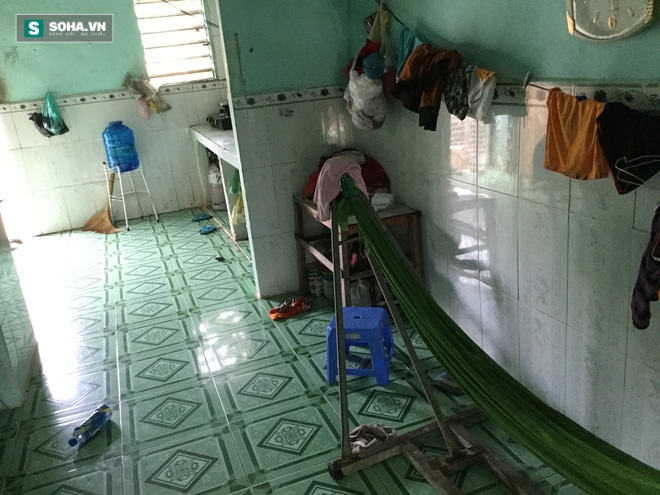 Một nhà có 3 chị em bị xâm hại tình dục, anh 21 tuổi kiếm tiền nuôi 4 em - Ảnh 1.