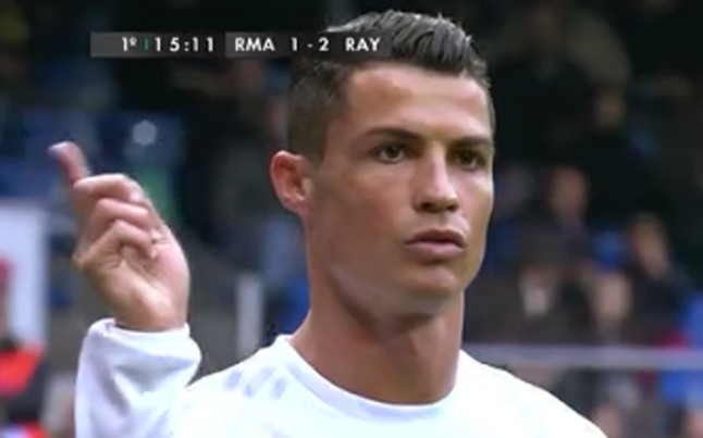 Nghi van Ronaldo noi doa, chui co dong vien hinh anh 1