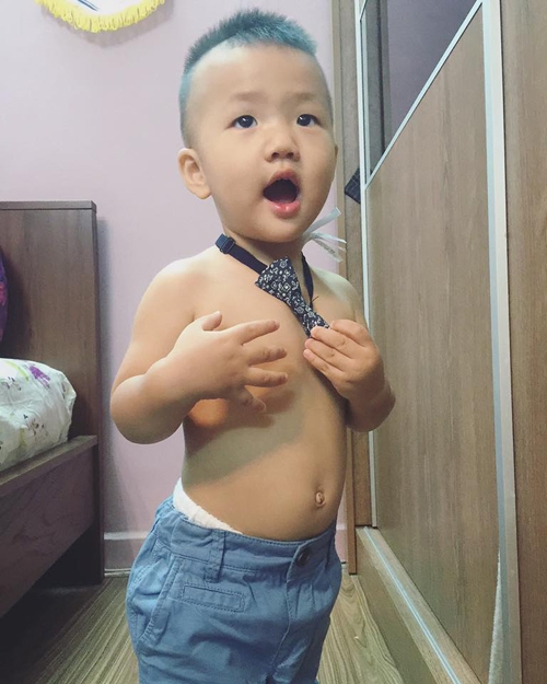 sau-ly-hon-chi-nhan-lien-tuc-chia-se-anh-cham-soc-con-trai-7