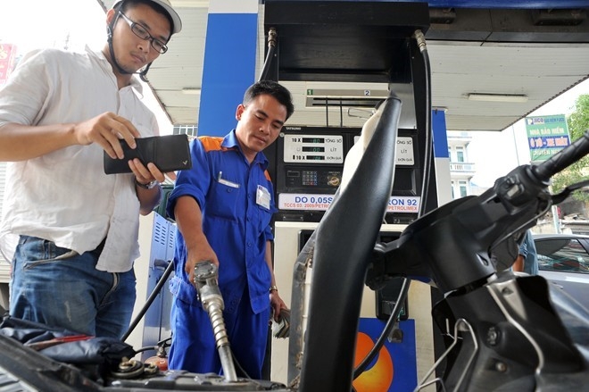 Gia xang se khong tang trong chieu nay? hinh anh 1