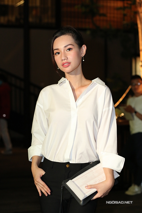 sao-viet-no-nuc-di-nghe-ho-ngoc-ha-hat-1