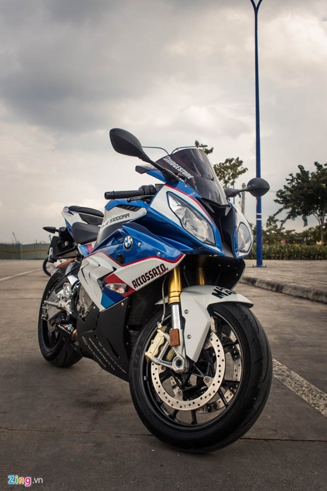 Sieu mo to BMW S1000RR len tem M Series tai Sai Gon hinh anh 2