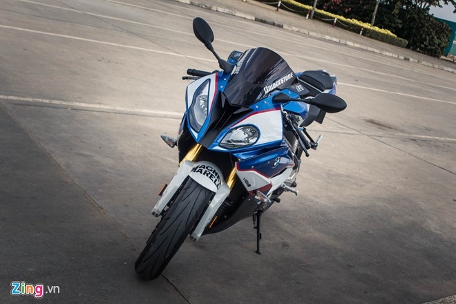 Sieu mo to BMW S1000RR len tem M Series tai Sai Gon hinh anh 3