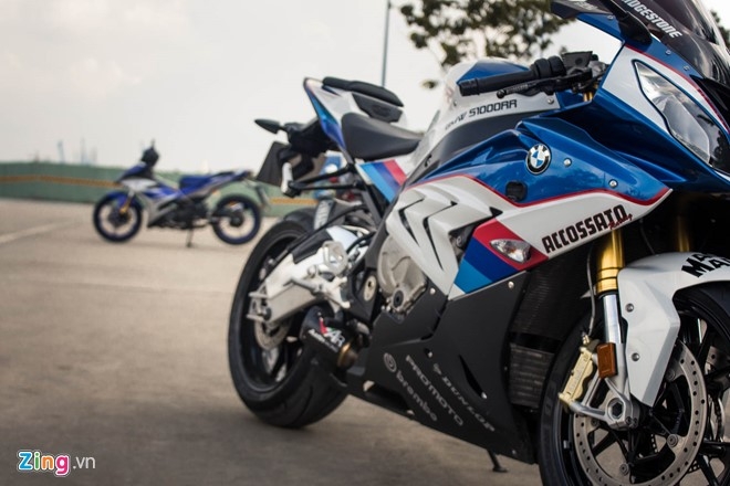Sieu mo to BMW S1000RR len tem M Series tai Sai Gon hinh anh 6
