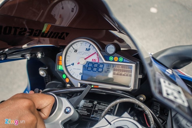 Sieu mo to BMW S1000RR len tem M Series tai Sai Gon hinh anh 9