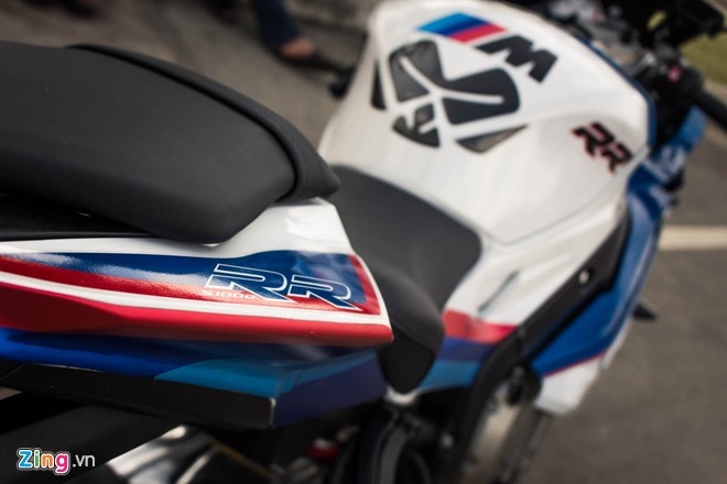 Sieu mo to BMW S1000RR len tem M Series tai Sai Gon hinh anh 11