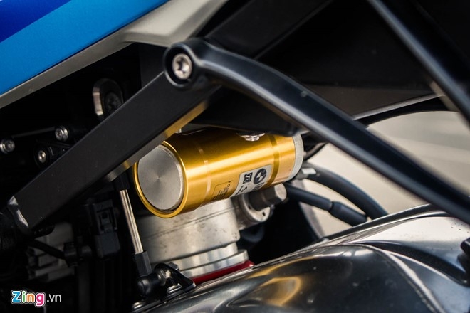 Sieu mo to BMW S1000RR len tem M Series tai Sai Gon hinh anh 13