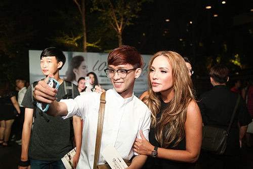 thanh ha om cham hari won, pha tin don tinh cam ran nut - 11
