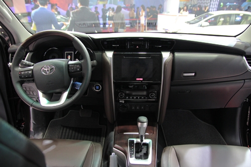 toyota-fortuner-the-he-moi-ra-mat-thi-truong-viet-1