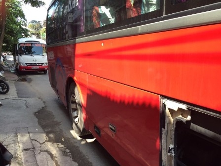 Hiện trường hai xe khách sau vụ hỗn chiến