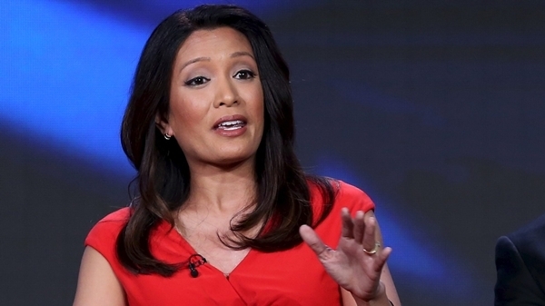  Người dẫn dắt cuộc tranh luận là bà Elaine Quijano, người Mỹ gốc Philippines, thuộc đài CBS News. 