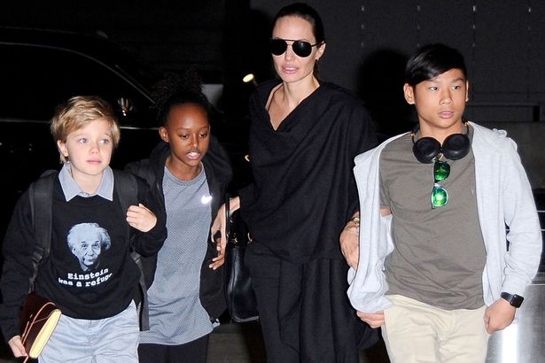 Angelina Jolie và các con trị liệu tâm lý để đối mặt với vụ ly dị đau lòng - Ảnh 1.
