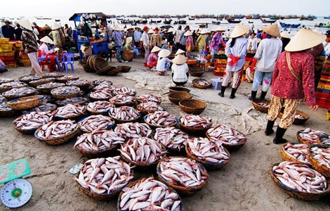  Muốn thu mua hàng ở các cá Phước Tỉnh không dễ nếu không đóng hụi chết cho giang hồ. Ảnh: minh họa 