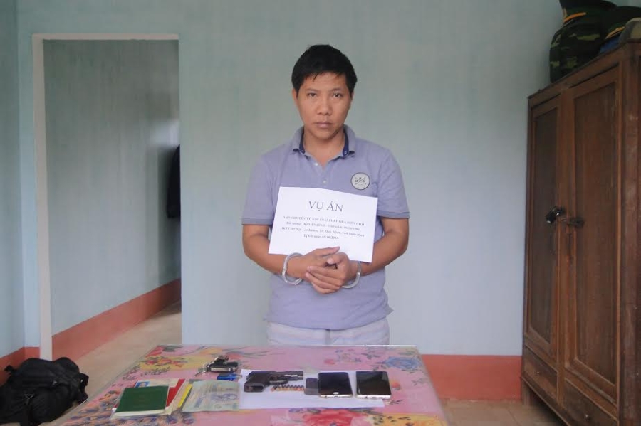 bat giam doc van chuyen vu khi quan dung tu lao ve viet nam hinh anh 1