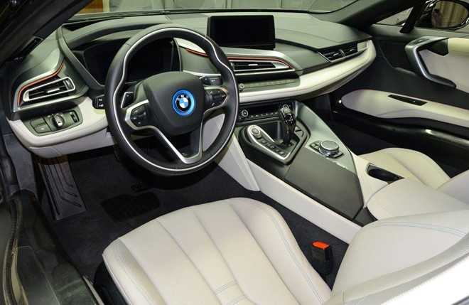 BMW i8 do chinh hang mau doc tai Abu Dhabi hinh anh 4