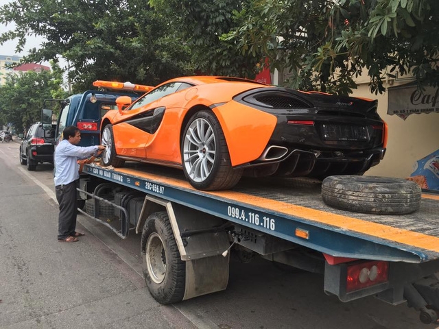 Sau 1 tháng cày nát các tuyến phố Hà thành siêu xe McLaren 570S được cho Nam tiến. 