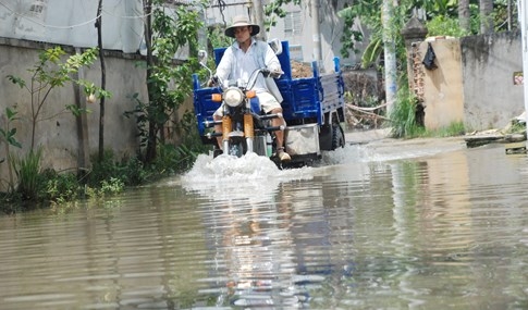 Dân Sài Gòn khổ sở vì nước ngập cả tháng không rút - ảnh 5