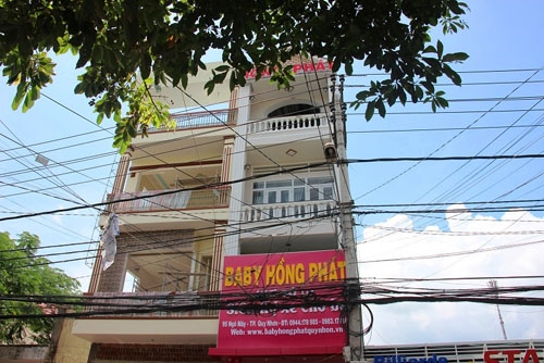 gan bien quang cao, 3 nguoi bi dien giat gay bong nang, troc da hinh anh 1