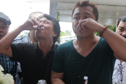 nguoi-yeu-cu-dong-nghiep-vieng-mo-le-cong-tuan-anh-6