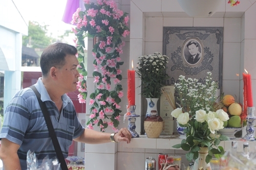 nguoi-yeu-cu-dong-nghiep-vieng-mo-le-cong-tuan-anh-7