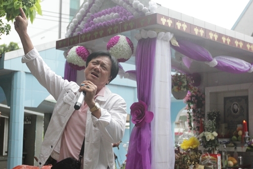 nguoi-yeu-cu-dong-nghiep-vieng-mo-le-cong-tuan-anh-10