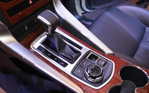 chi-tiet-noi-that-mitsubishi-pajero-sport-premium-tai-vms-2016-4