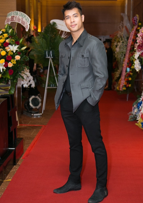 tran-thanh-hari-won-quan-quyt-trong-su-kien-11