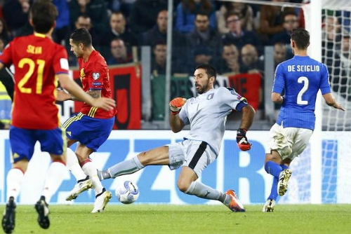 buffon-mac-sai-lam-tay-ban-nha-van-khong-the-thang-italy