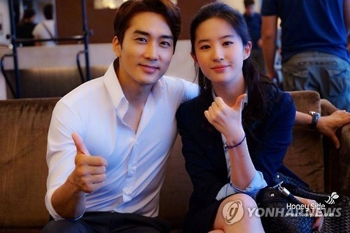 Song Seung Hun don tuoi 40 ben Luu Diec Phi hinh anh 1