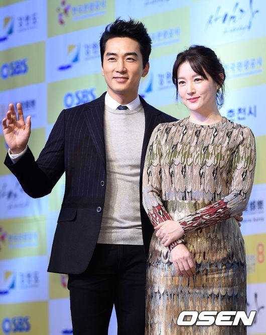 Song Seung Hun don tuoi 40 ben Luu Diec Phi hinh anh 2