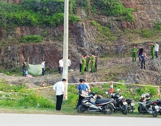 Thi the nguoi phu nu chay den duoi chan doi hinh anh 1
