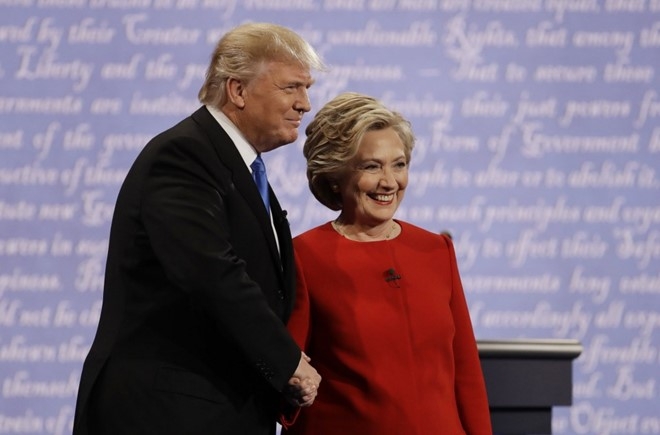 Trump, Clinton canh tranh tung luot like tren mang xa hoi hinh anh 1