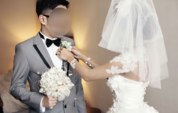 Bị chồng sắp cưới ẵm 50 triệu theo bồ, cô gái trẻ lên mạng thuê người làm chồng giả