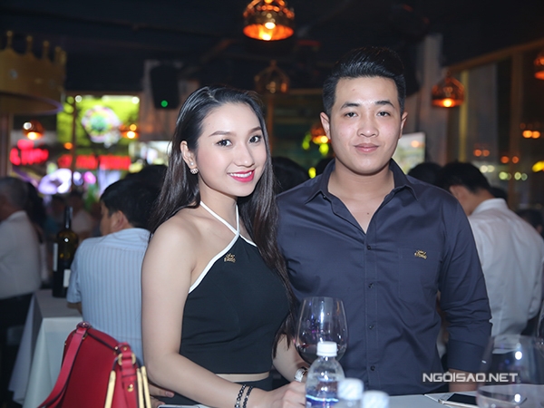 vo-chong-khanh-thi-binh-minh-tinh-tu-di-tiec-4