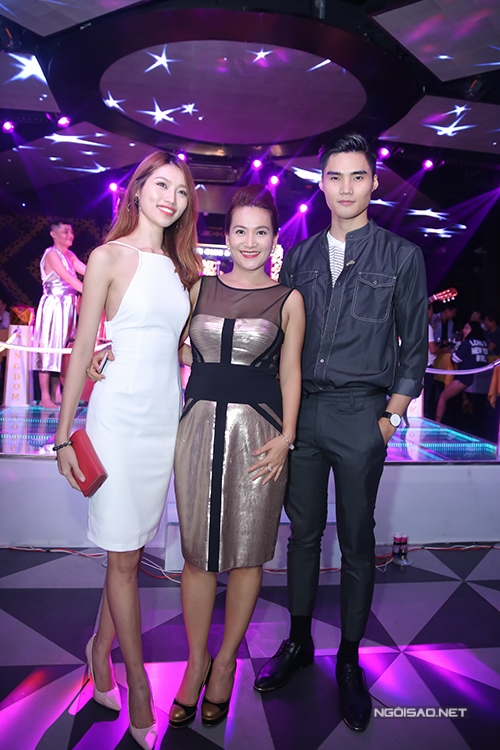 vo-chong-khanh-thi-binh-minh-tinh-tu-di-tiec-5