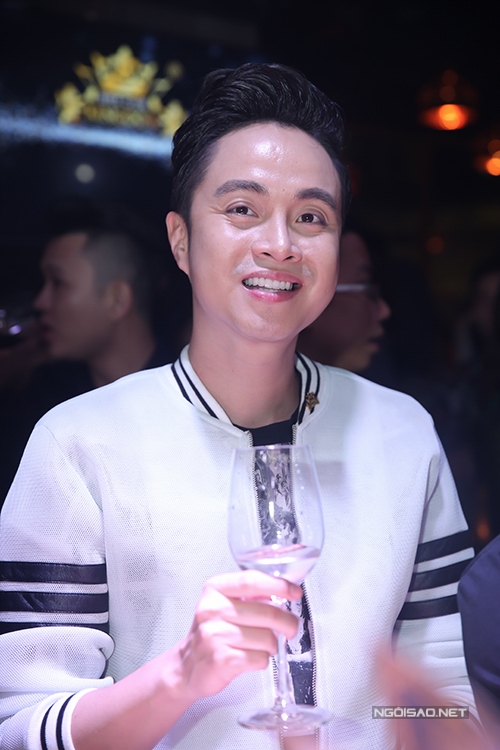 vo-chong-khanh-thi-binh-minh-tinh-tu-di-tiec-9