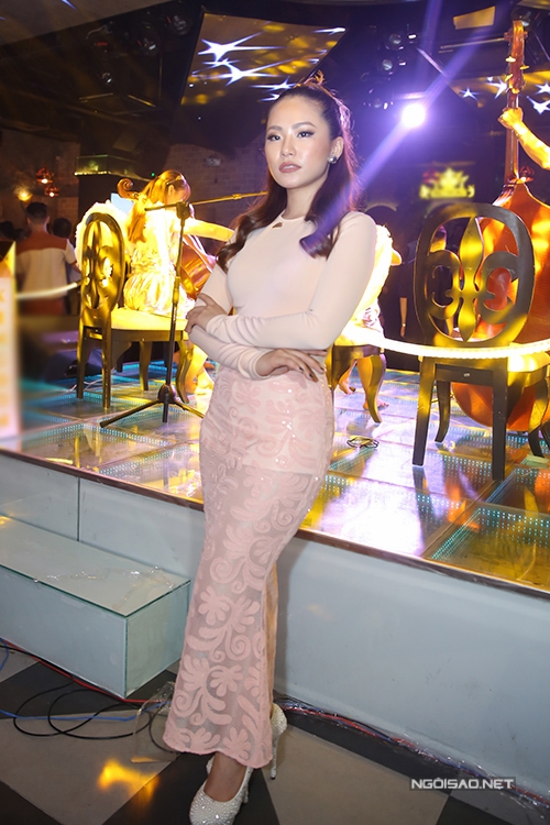 vo-chong-khanh-thi-binh-minh-tinh-tu-di-tiec-12