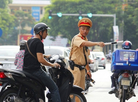 CSGT chỉ huy, điều khiển giao thông sẽ được trưng dụng phương tiện giao thông, phương tiện thông tin,...