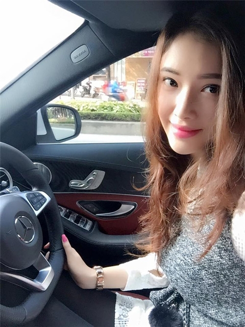cuoc song giau sang dang mo uoc cua em gai sao viet hinh anh 4