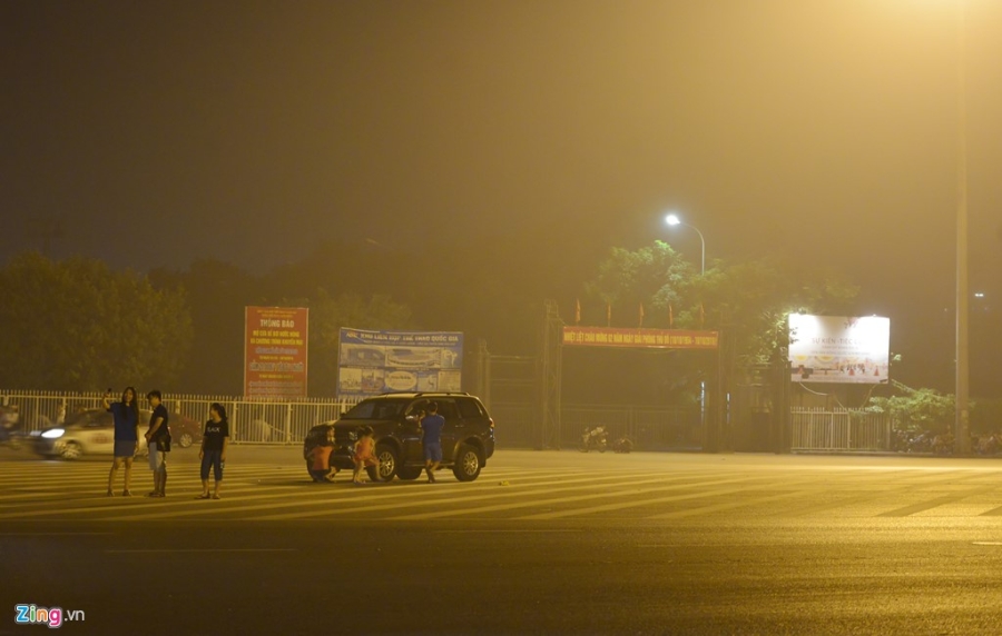 Khoi cay mat, mui khet lan toa ca dem o Ha Noi hinh anh 3