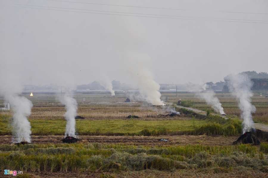 Khoi cay mat, mui khet lan toa ca dem o Ha Noi hinh anh 12