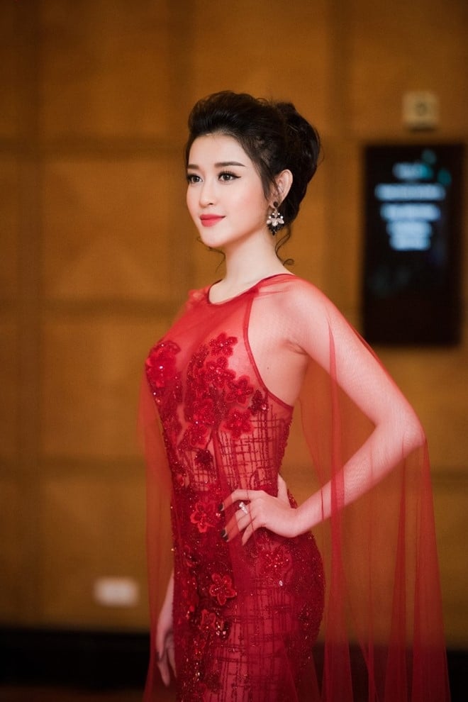 A hau Huyen My cuon hut voi dam xuyen thau hinh anh 2