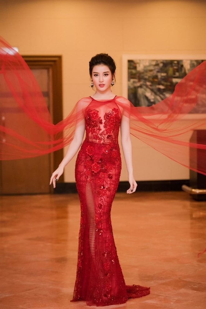 A hau Huyen My cuon hut voi dam xuyen thau hinh anh 5